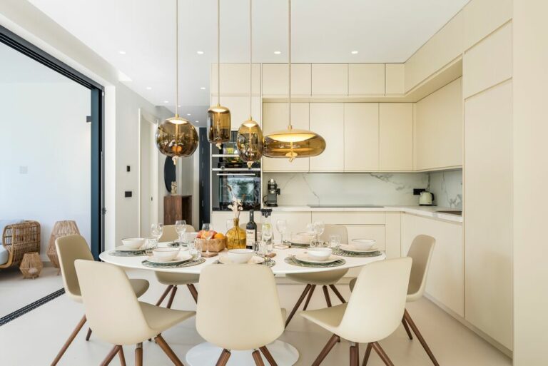 Dining table - Villa Bohème