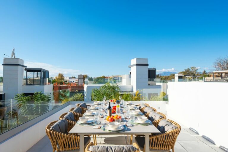 Rooftop dining and barbecue