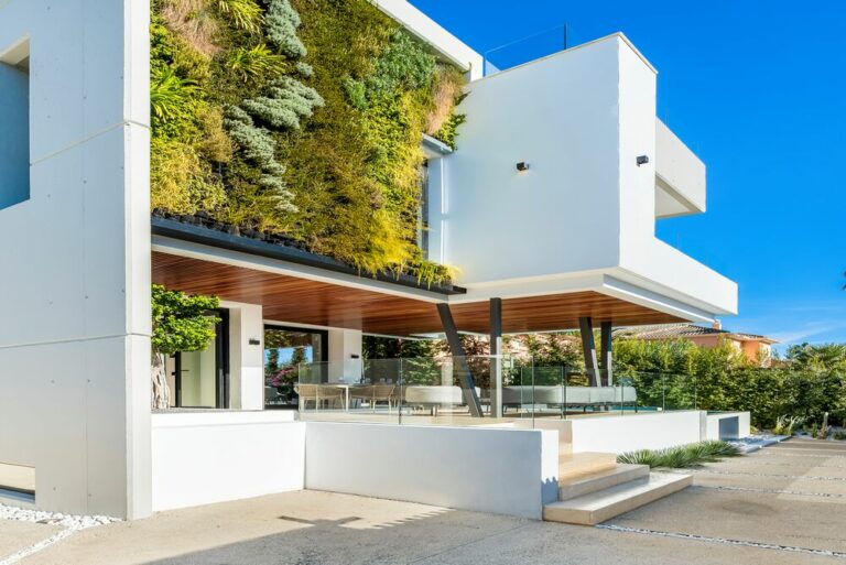 Vertical garden - Villa Elements