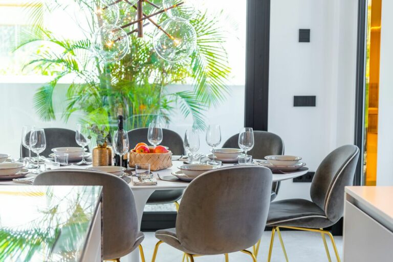 Dining table - Villa Elements