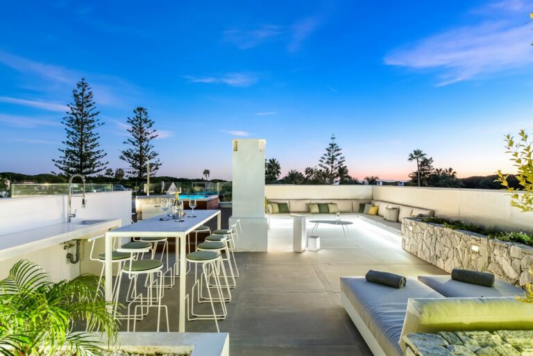 Rooftop lounge - Villa Elements - Luxury homes to rent in Marbella