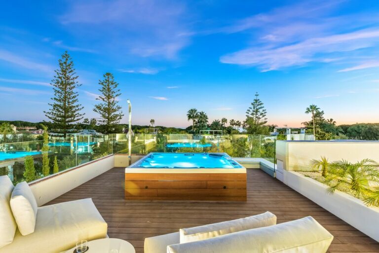 Rootop jacuzzi - Villa Elements