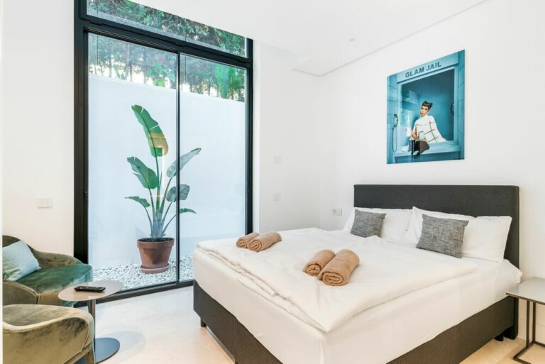 Bedroom - Villa Elements - Luxury homes to rent in Marbella