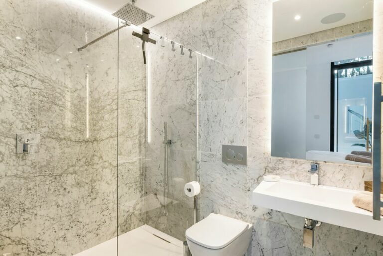 Bathroom - Villa Elements - Luxury homes to rent in Marbella