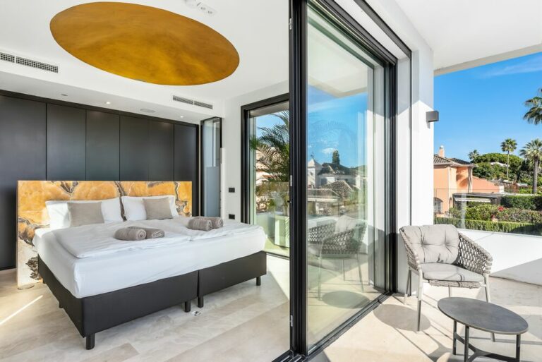 Master bathroom - Villa Elements - Luxury homes to rent in Marbella