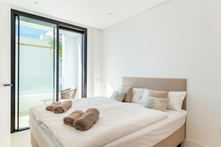 Bedroom - Villa Elements - Luxury homes to rent in Marbella