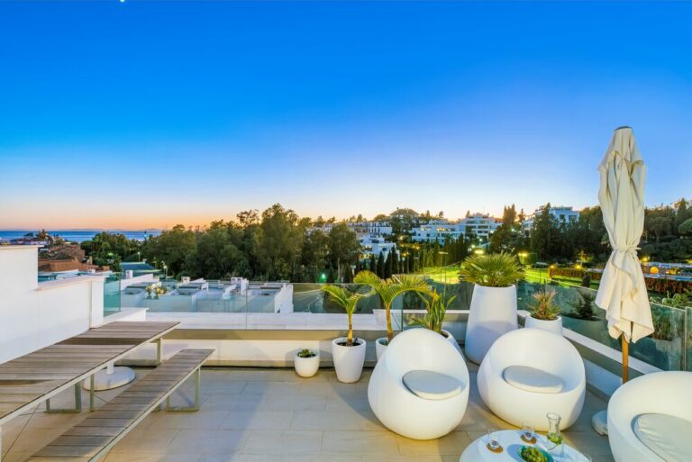 Roof terrace evening view Villa Senses - Almodóvar Villas - Luxury homes to rent in Marbella